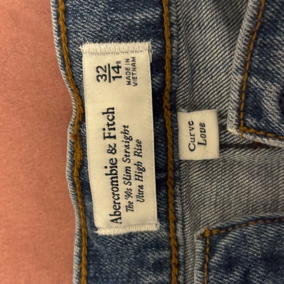 Never worn Abercrombie jeans - Picture 4 of 4